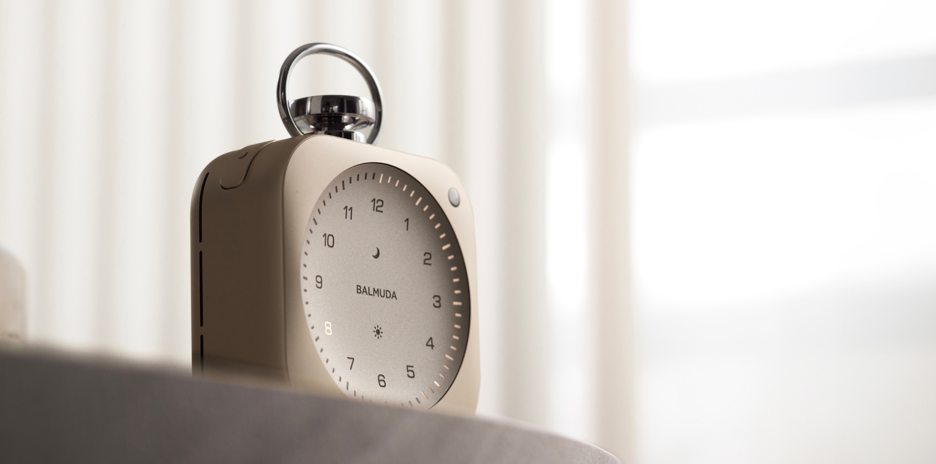 シャンパンゴールドのThe Clock